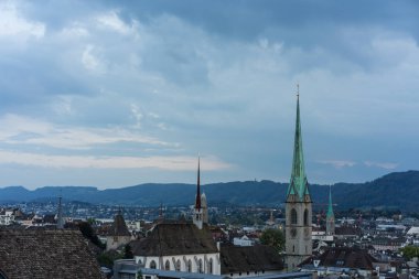 Zürih, Isviçre gece günbatımında şehir panoraması
