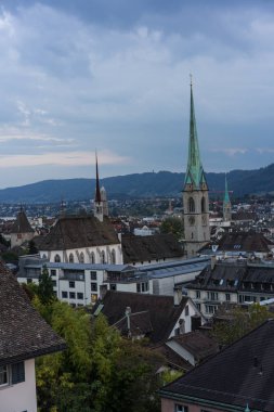 Zürih, Isviçre gece günbatımında şehir panoraması