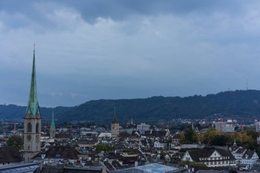 Zürih, Isviçre gece günbatımında şehir panoraması