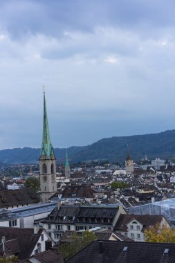 Zürih, Isviçre gece günbatımında şehir panoraması