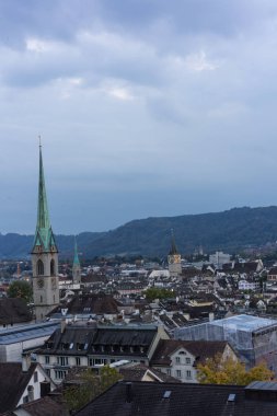 Zürih, Isviçre gece günbatımında şehir panoraması