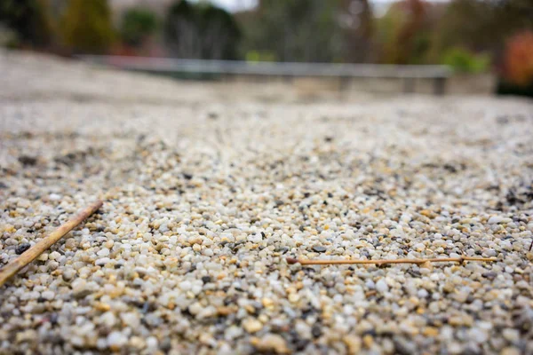 Duna de arena vista de cerca con pequeñas piedras textura — Foto de Stock