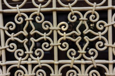 eski demir çit tasarımı çiçek şekli kadar yakın