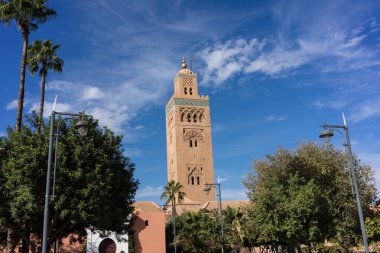 Koutoubia cami Parkı'ndan görülen Marakeş Fas