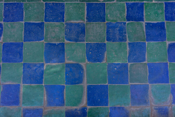 геометрический мозаичный напольный узор с различным цветовым оформлением
