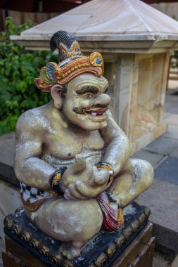 Bir geleneksel Balinese Tanrı heykel taş yakın çekim