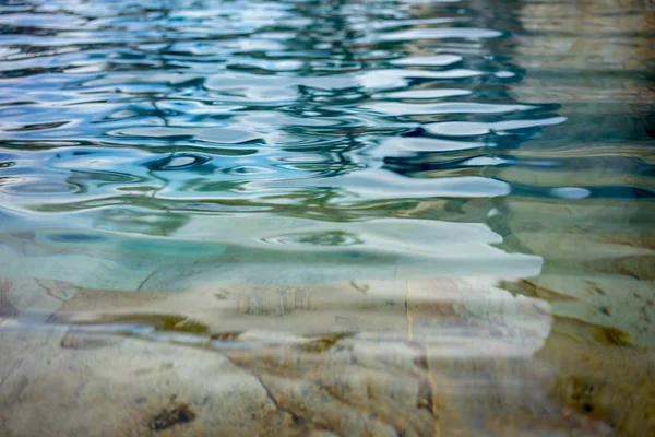 Piscina, close up, efeito de água ondulação — Fotografia de Stock