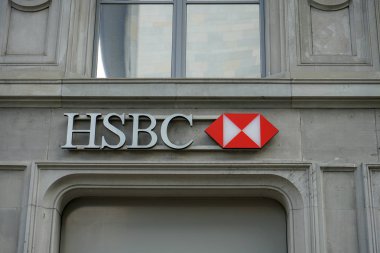 Paradeplatz Zürih İsviçre ' 17.06.2018 binasında logosuna HSBC