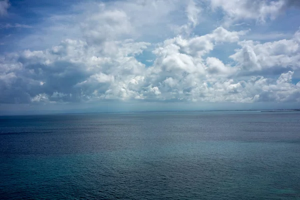 Ocean water with blue sky and clouds, full frame — Stock Photo, Image