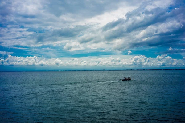 Traditional fisherboat sailing on water with cloudy sky — Stock Photo, Image