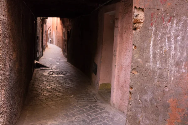 Staré prázdné ulici v historické čtvrti medina, Marakéš, Maroko — Stock fotografie