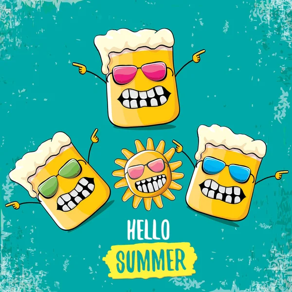 Vektor-Cartoon funky Bierglasfigur und Sommersonne isoliert auf azurblauem Hintergrund. Hallo Sommer Text und flippiges Bier Konzept Illustration. lustige Karikatur lächelnde Freunde. — Stockvektor