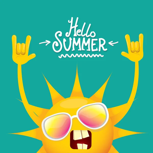 Hallo sommer funky rock n roll vektorlabel isoliert auf azurblau. Sommerparty Hintergrund mit funky Sonne Charakter Design-Vorlage. Vektor-Sommerfest-Plakat — Stockvektor