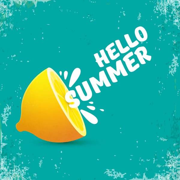 Vector Hello Summer Beach Party Flyer Plantilla de diseño con limón fresco aislado sobre fondo azul o turquesa. Hola etiqueta concepto de verano o cartel con fruta naranja y texto tipográfico . — Archivo Imágenes Vectoriales