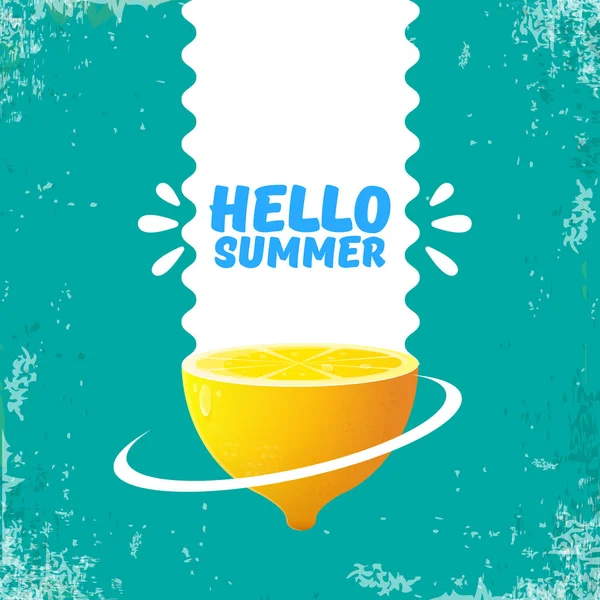 Vector Hello Summer Beach Party Flyer Plantilla de diseño con limón fresco aislado sobre fondo azul o turquesa. Hola etiqueta concepto de verano o cartel con fruta naranja y texto tipográfico . — Archivo Imágenes Vectoriales