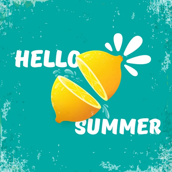 矢量你好夏季海滩党传单设计模板与新鲜柠檬分离在 azure 或 torquoise 背景。您好夏季概念标签或海报与橙色水果和排版文本. — 图库矢量图片
