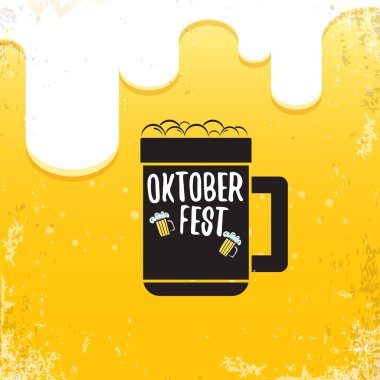 Oktoberfest bira arka plan etiketinde el çizilmiş vektör. Bira ile Vintage grafik octoberfest afiş, el ilanı veya afiş tasarım şablonu