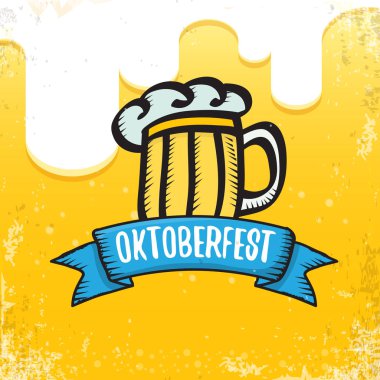 Oktoberfest bira arka plan etiketinde el çizilmiş vektör. Bira ile Vintage grafik octoberfest afiş, el ilanı veya afiş tasarım şablonu