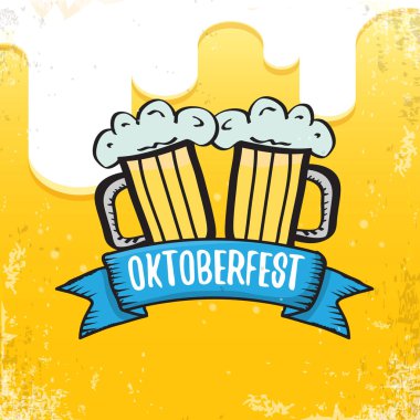 Oktoberfest bira arka plan etiketinde el çizilmiş vektör. Bira ile Vintage grafik octoberfest afiş, el ilanı veya afiş tasarım şablonu