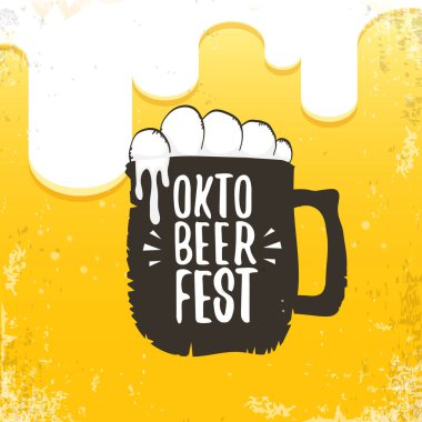 Oktoberfest bira arka plan etiketinde el çizilmiş vektör. Bira ile Vintage grafik octoberfest afiş, el ilanı veya afiş tasarım şablonu