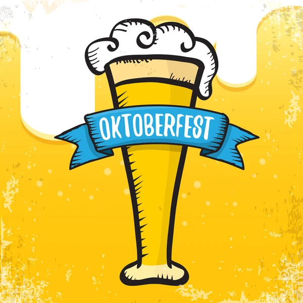 矢量啤酒节手画标签的背景。老式图形 octoberfest 海报, 传单或横幅设计模板与啤酒 — 图库矢量图片