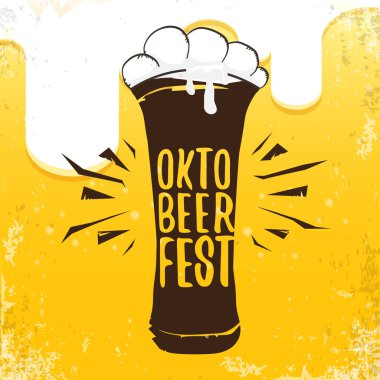Oktoberfest bira arka plan etiketinde el çizilmiş vektör. Bira ile Vintage grafik octoberfest afiş, el ilanı veya afiş tasarım şablonu