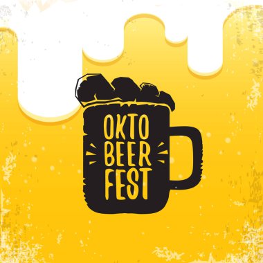 Oktoberfest bira arka plan etiketinde el çizilmiş vektör. Bira ile Vintage grafik octoberfest afiş, el ilanı veya afiş tasarım şablonu