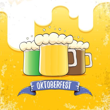 Oktoberfest bira arka plan etiketinde el çizilmiş vektör. Bira ile Vintage grafik octoberfest afiş, el ilanı veya afiş tasarım şablonu