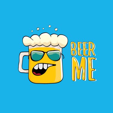 Bira ME vektör illüstrasyonu ya da yaz posteri. Tee 'de yazan komik sloganı olan garip bira karakteri vektörü. Uluslararası bira günü veya sloganlı Ekim Festivali etiketi