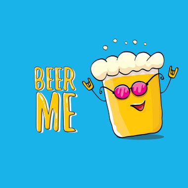 Bira ME vektör illüstrasyonu ya da yaz posteri. Tee 'de yazan komik sloganı olan garip bira karakteri vektörü. Uluslararası bira günü veya sloganlı Ekim Festivali etiketi