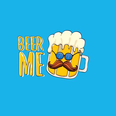 Bira ME vektör illüstrasyonu ya da yaz posteri. Tee 'de yazan komik sloganı olan garip bira karakteri vektörü. Uluslararası bira günü veya sloganlı Ekim Festivali etiketi