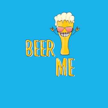 BeER ME vektör illüstrasyon veya yaz posteri. Tee 'de yazan komik sloganı olan garip bira karakteri vektörü. Uluslararası bira günü veya sloganlı Ekim Festivali etiketi