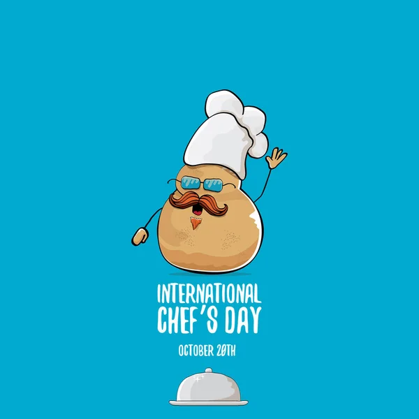 Tarjeta de felicitación internacional del vector del día del chef. vector divertido dibujos animados pequeña patata cocinero sonriente marrón con sombrero aislado sobre fondo azul . — Archivo Imágenes Vectoriales