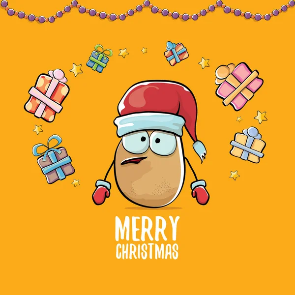 Векторный фанк комический мультфильм милый коричневый улыбающийся картофель Санта Клауса в красной шляпе Санты, подарки и каллиграфический весёлый рождественский текст, выделенный на оранжевом фоне. Овощной рождественский персонаж — стоковый вектор