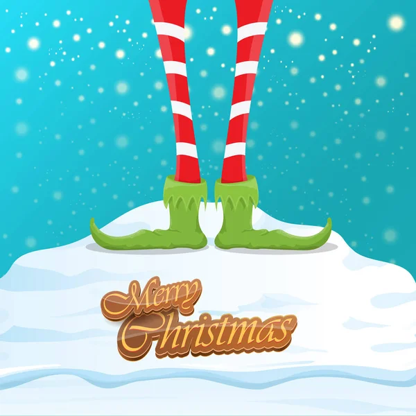 Vettore divertente Buon Natale biglietto di auguri con le gambe degli elfi dei cartoni animati, scarpe elfo e Natale spogliato calza sulla neve caduta nel cielo. Vettore Buon Natale bambini cartoni animati sfondo — Vettoriale Stock