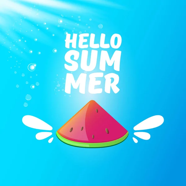 Vector Hello Summer Beach Party Flyer Modelo de design com fatia de melancia fresca isolada no fundo do céu azul. Olá verão conceito rótulo ou cartaz com frutas e texto tipográfico — Vetor de Stock