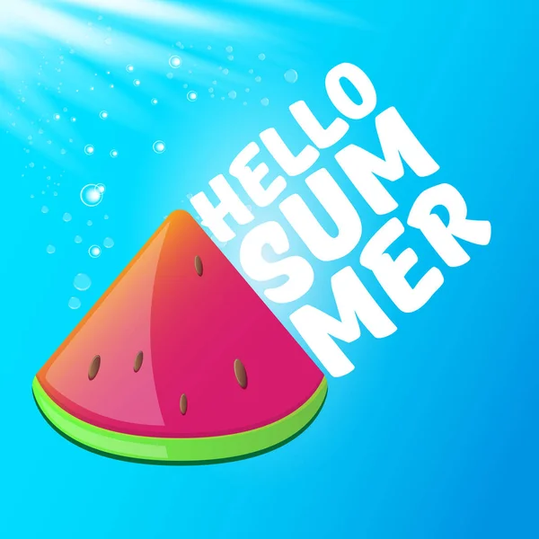 Vector Hello Summer Beach Party Flyer Modèle de conception avec tranche de pastèque fraîche isolée sur fond de ciel bleu. Étiquette concept Hello summer ou affiche avec fruits et texte typographique — Image vectorielle