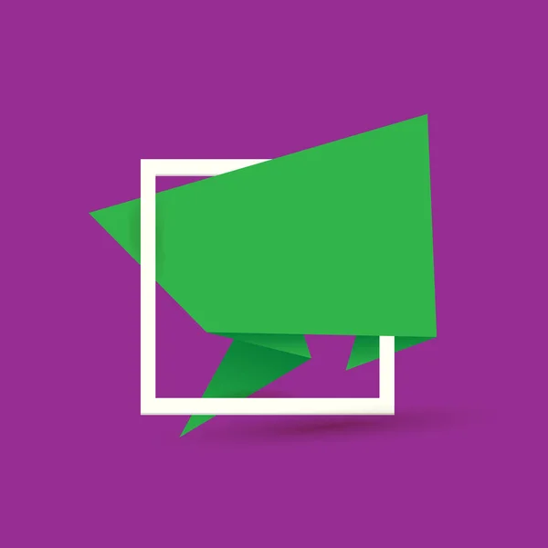 Zelená origami řečová bublina nebo nápis izolovaný na fialovém pozadí. Proužek pásu karet, svitek, značka ceny, nálepka, odznak, plakát. Šablona návrhu obalu vektoru — Stockový vektor
