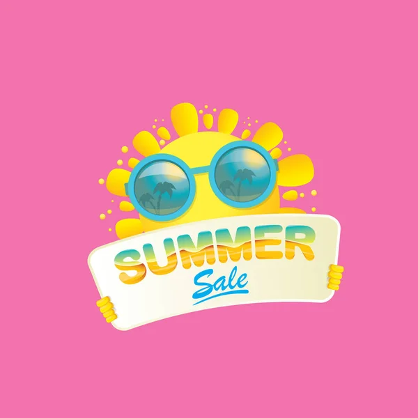 Sommar REA vektor affisch eller webbbanner. sommar Happy Sun Character Holding skylt eller banner med Specialerbjudande försäljning text på rosa bakgrund — Stock vektor