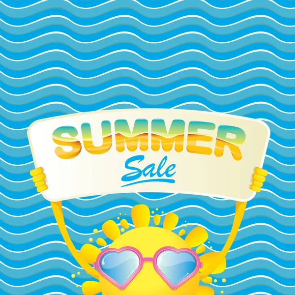 Sommar REA vektor affisch eller webbbanner. sommar Happy Sun Character Holding skylt eller banner med Specialerbjudande försäljning text på Blue Wave bakgrund — Stock vektor