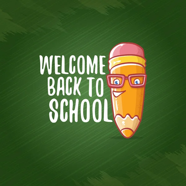緑の黒板のテクスチャの背景に漫画のファンキーな鉛筆と手描きの落書きテキストラベルと学校のバナーやポスターに戻ります。漫画の学校用品で学校の背景に戻るベクトル — ストックベクタ