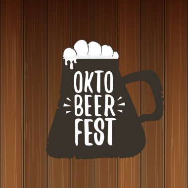 bira bardağı veya ahşap arka plan üzerinde izole bira kupa ile vektör oktoberfest vektör etiketi. octoberfest vektör grafik afiş veya afiş tasarım şablonu