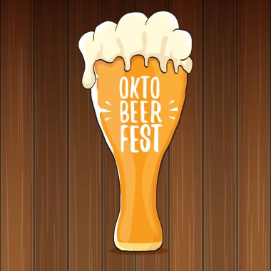 bira bardağı veya ahşap arka plan üzerinde izole bira kupa ile vektör oktoberfest vektör etiketi. octoberfest vektör grafik afiş veya afiş tasarım şablonu