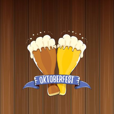 bira bardağı veya ahşap arka plan üzerinde izole bira kupa ile vektör oktoberfest vektör etiketi. octoberfest vektör grafik afiş veya afiş tasarım şablonu