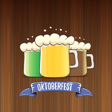 bira bardağı veya ahşap arka plan üzerinde izole bira kupa ile vektör oktoberfest vektör etiketi. octoberfest vektör grafik afiş veya afiş tasarım şablonu