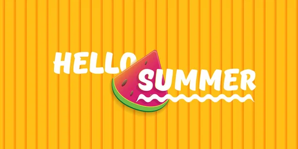 Vector Hello Summer Beach Party οριζόντιο banner Σχεδιασμός προτύπου με φρέσκια φέτα καρπουζιού που απομονώνεται σε πορτοκαλί φόντο. Γεια σας καλοκαιρινή ετικέτα έννοια ή αφίσα με φρούτα και τυπογραφικό κείμενο. — Διανυσματικό Αρχείο