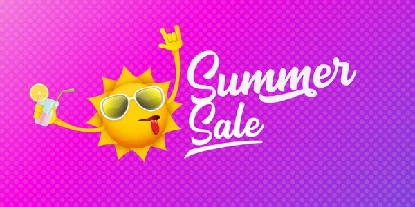 Venta de verano banner web horizontal o etiqueta vectorial con carácter de sol feliz verano con gafas de sol y la celebración de cóctel aislado sobre fondo horizontal violeta — Archivo Imágenes Vectoriales