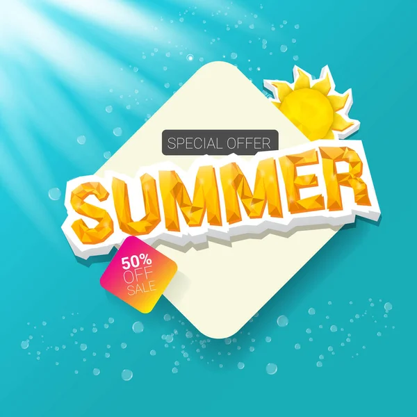 Vector oferta especial plantilla de diseño etiqueta de verano. Banner o insignia de venta de verano con hermoso sol y texto caligráfico sobre fondo azul con luces solares — Vector de stock