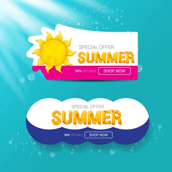 Vetor especial oferta verão rótulo modelo de design. Banner de venda de verão ou crachá com belo sol e texto caligráfico no fundo azul com luzes de sol — Vetor de Stock