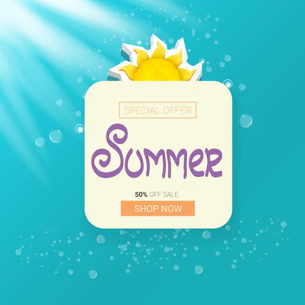 Vector speciale aanbieding zomer label ontwerp template. Zomer verkoop banner of badge met mooie zon en kalligrafische tekst op azuurblauwe achtergrond met zonlicht — Stockvector